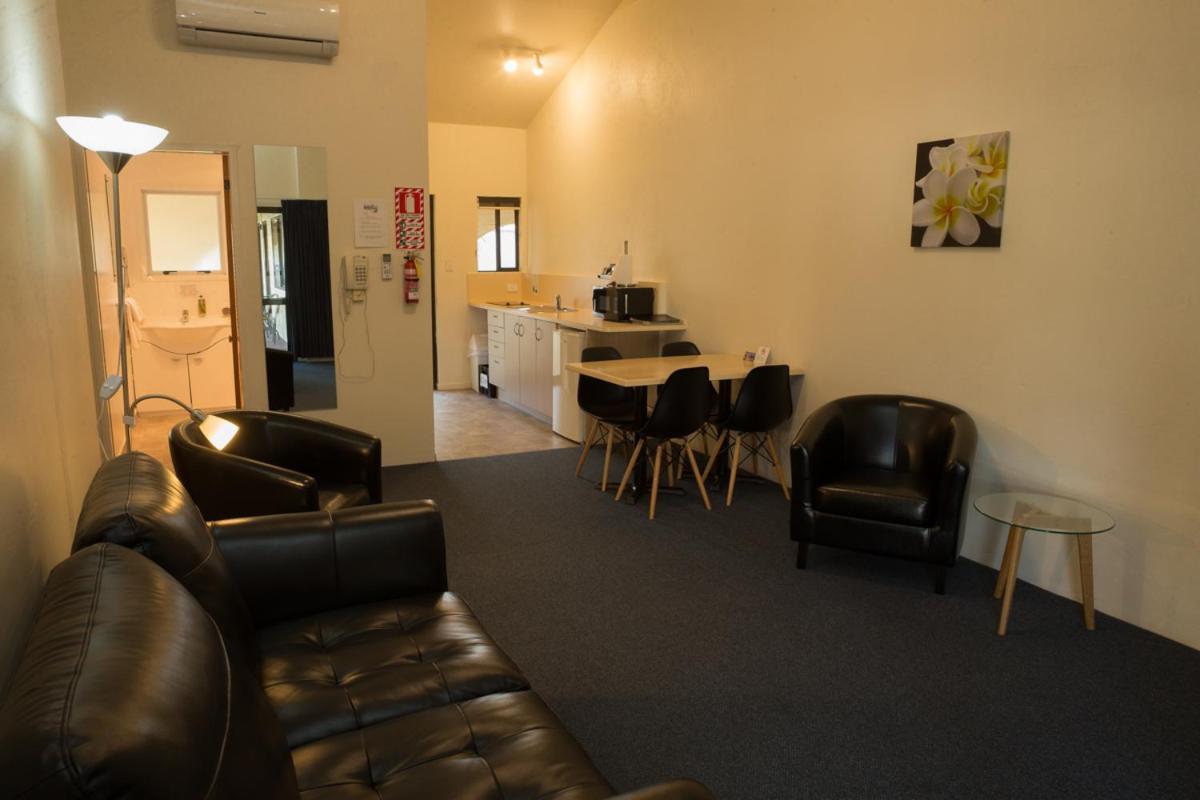 Captains Quarters Motor Inn เคมบริดจ์ ภายนอก รูปภาพ