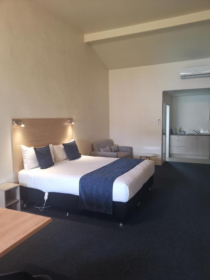Captains Quarters Motor Inn เคมบริดจ์ ภายนอก รูปภาพ