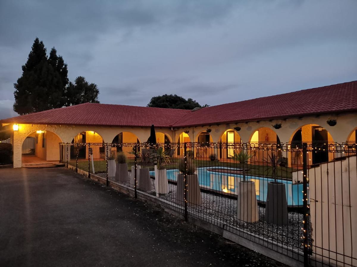 Captains Quarters Motor Inn เคมบริดจ์ ภายนอก รูปภาพ