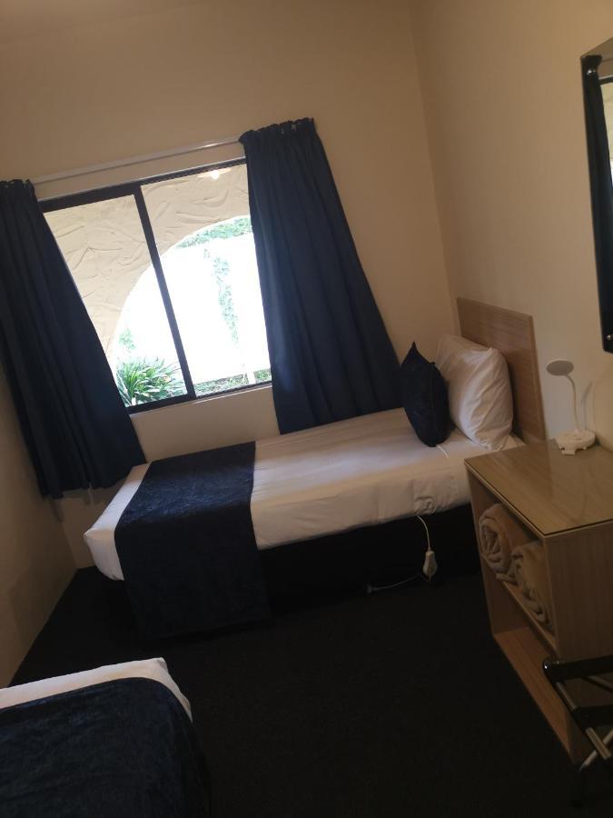 Captains Quarters Motor Inn เคมบริดจ์ ภายนอก รูปภาพ