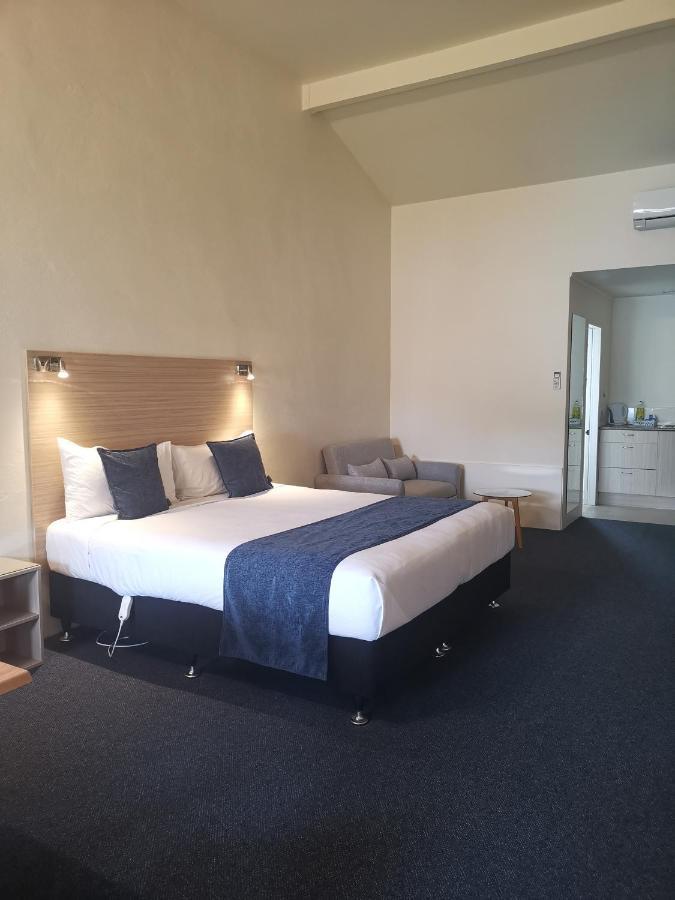 Captains Quarters Motor Inn เคมบริดจ์ ภายนอก รูปภาพ