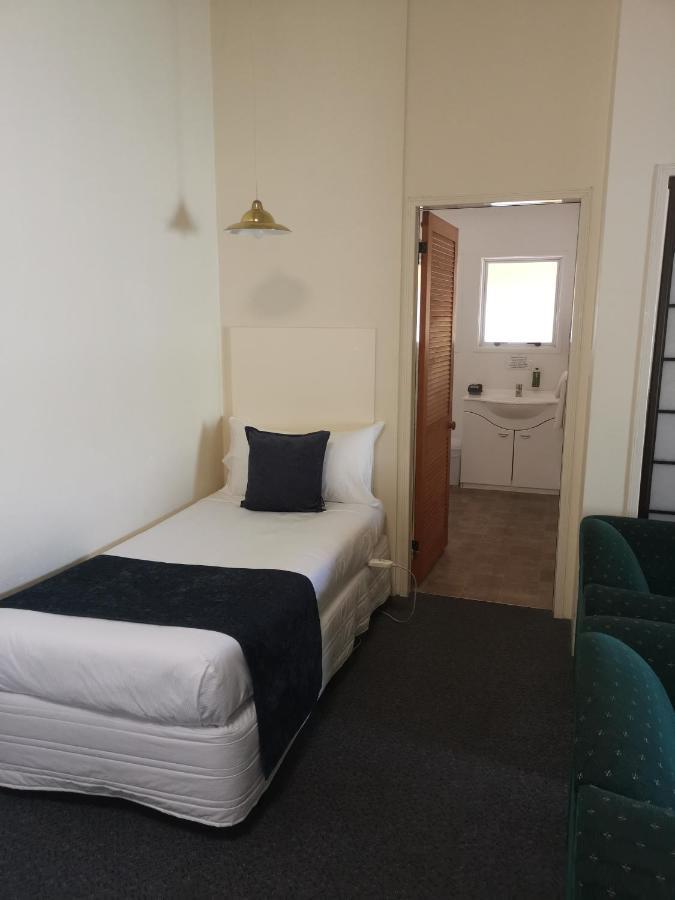 Captains Quarters Motor Inn เคมบริดจ์ ภายนอก รูปภาพ
