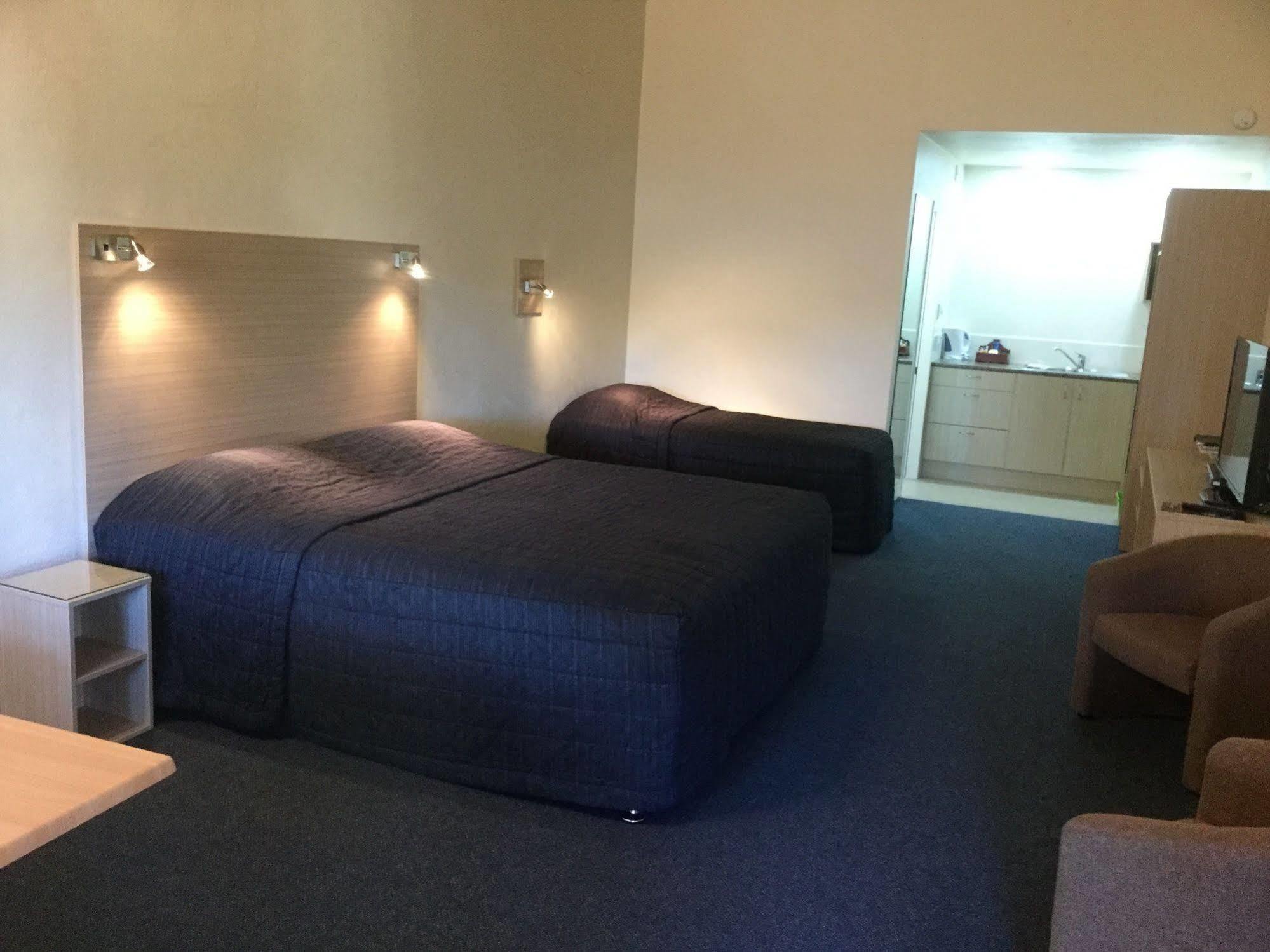 Captains Quarters Motor Inn เคมบริดจ์ ภายนอก รูปภาพ